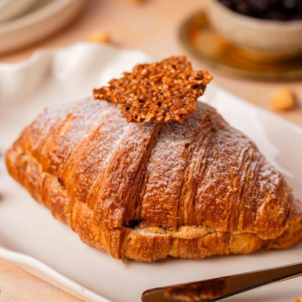 Haselnuss-Johannisbeer-Croissant