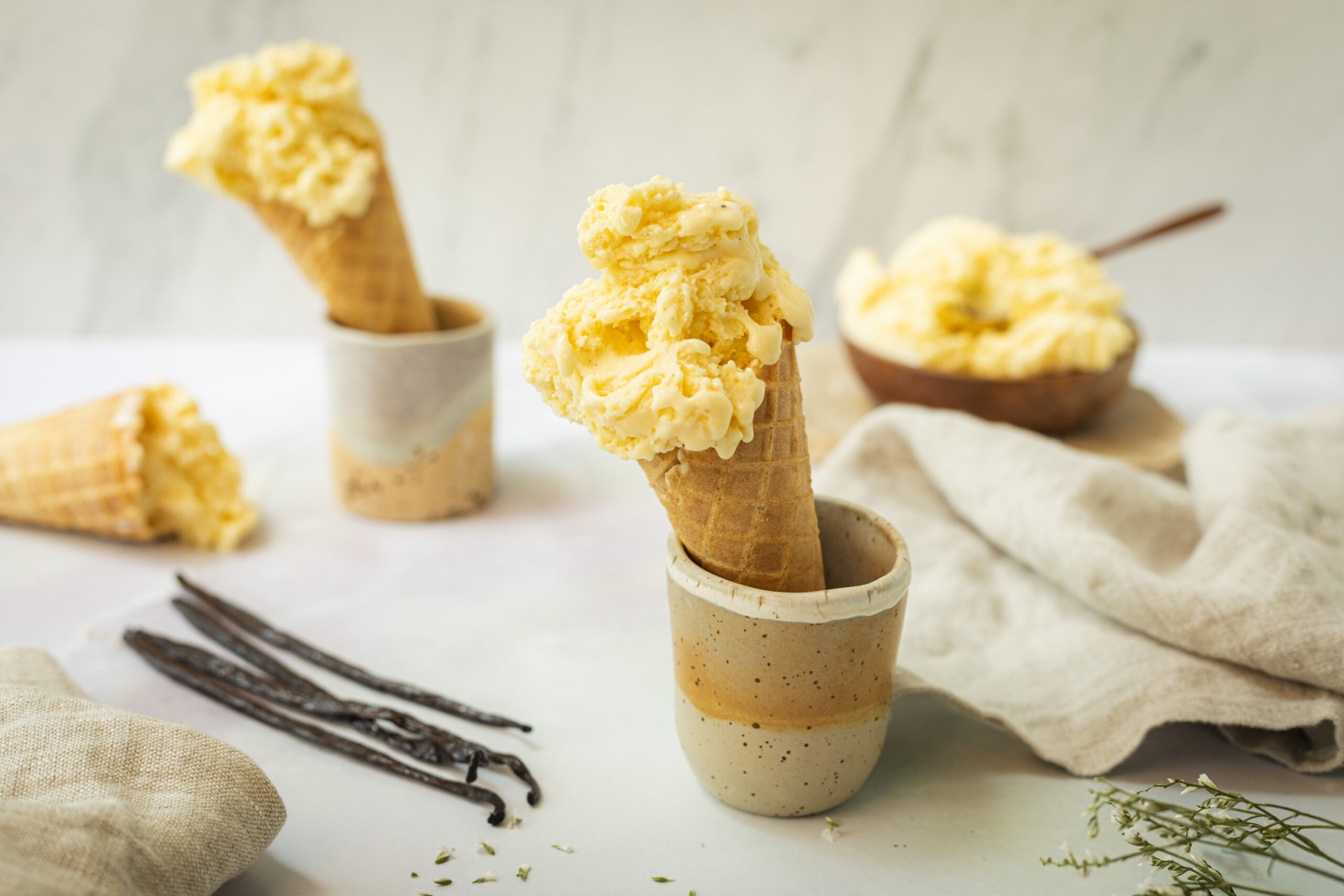 Lody waniliowe – jak zrobić je w domu z prawdziwą wanilią