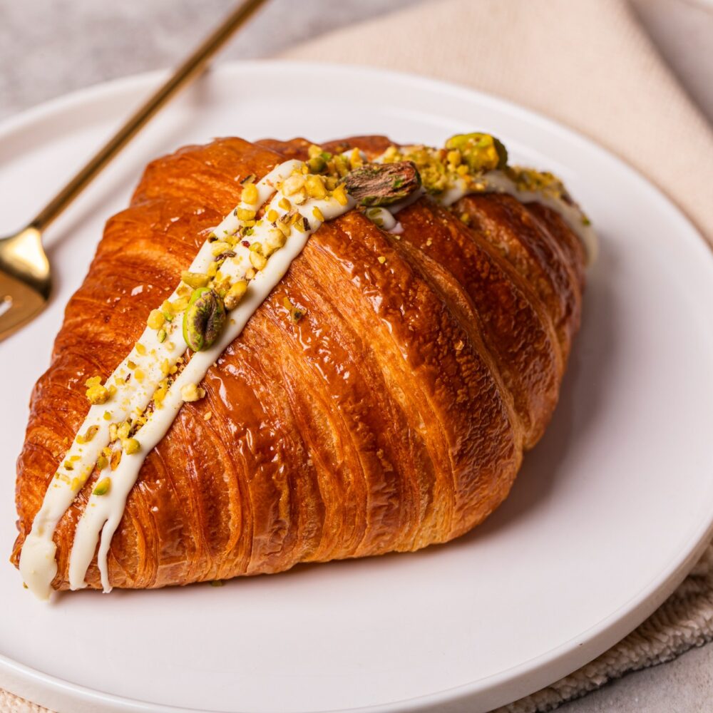 Pistachio Croissant - Cukiernia DESEO Warszawa