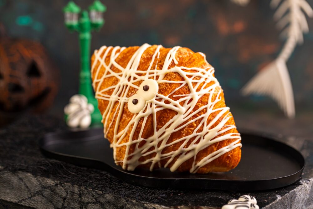 Halloween Croissant - Cukiernia DESEO Warszawa