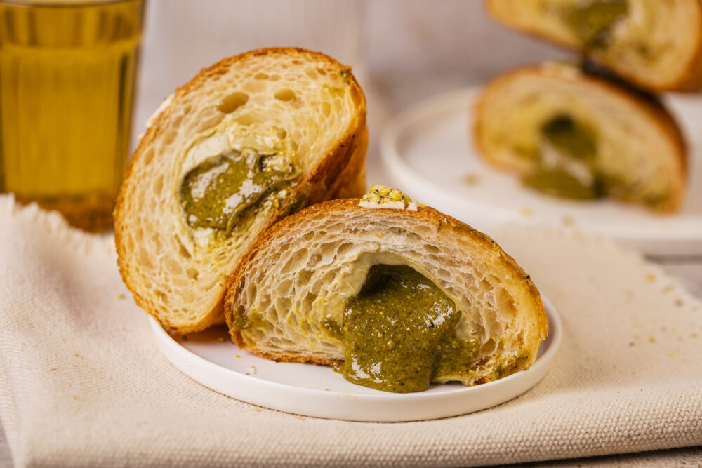 Pistachio Croissant - Cukiernia DESEO Warszawa (1)