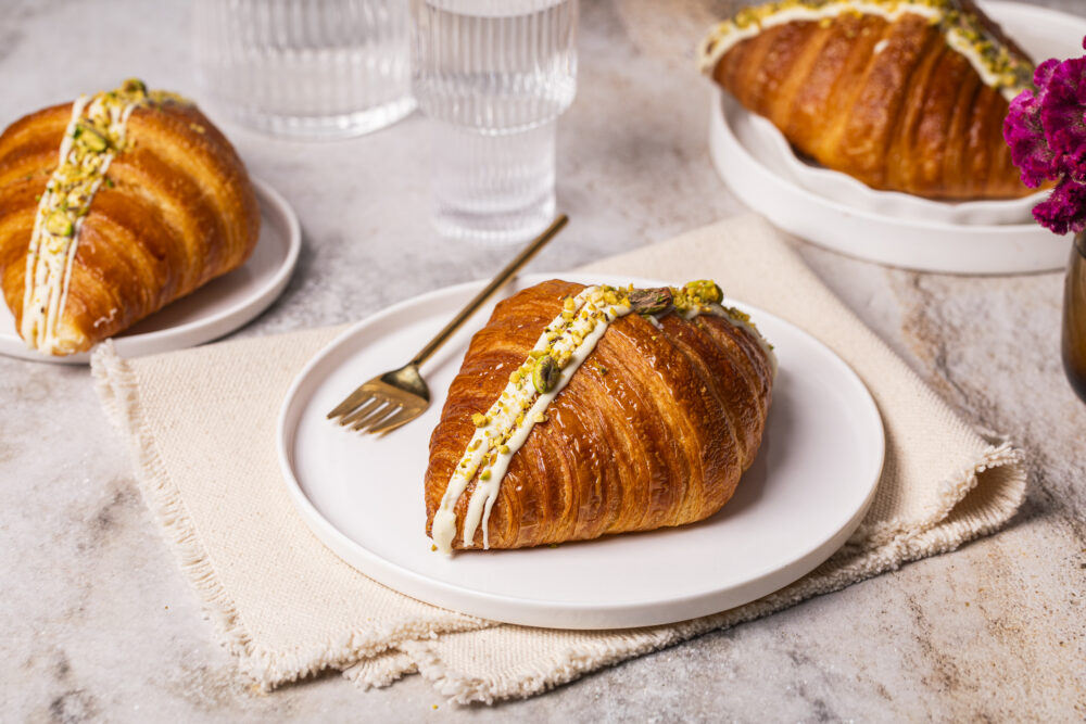 Pistachio Croissant - Cukiernia DESEO Warszawa (4)