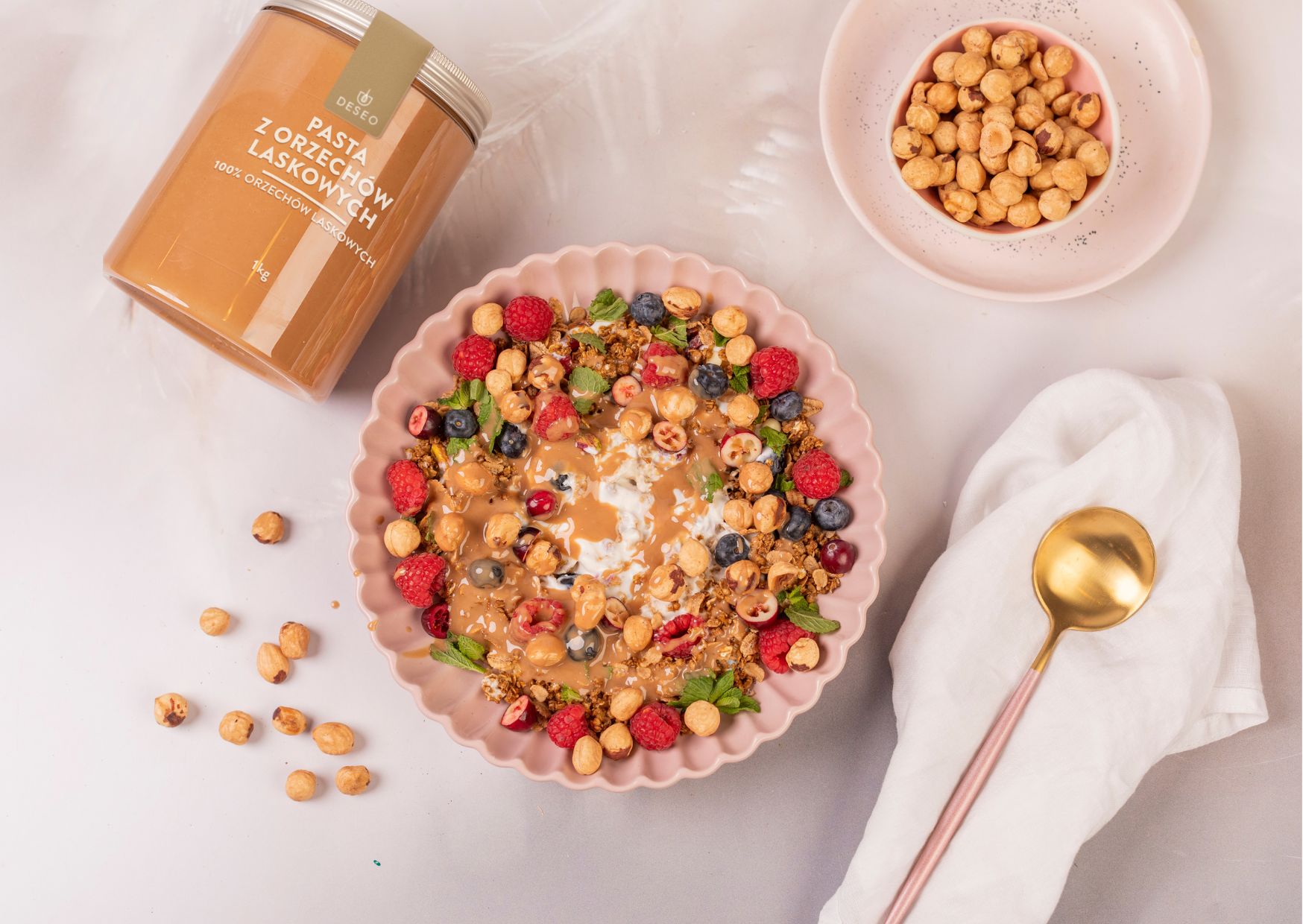 Zdrowe smarowidła do chleba – dlaczego warto wybrać pastę laskową?