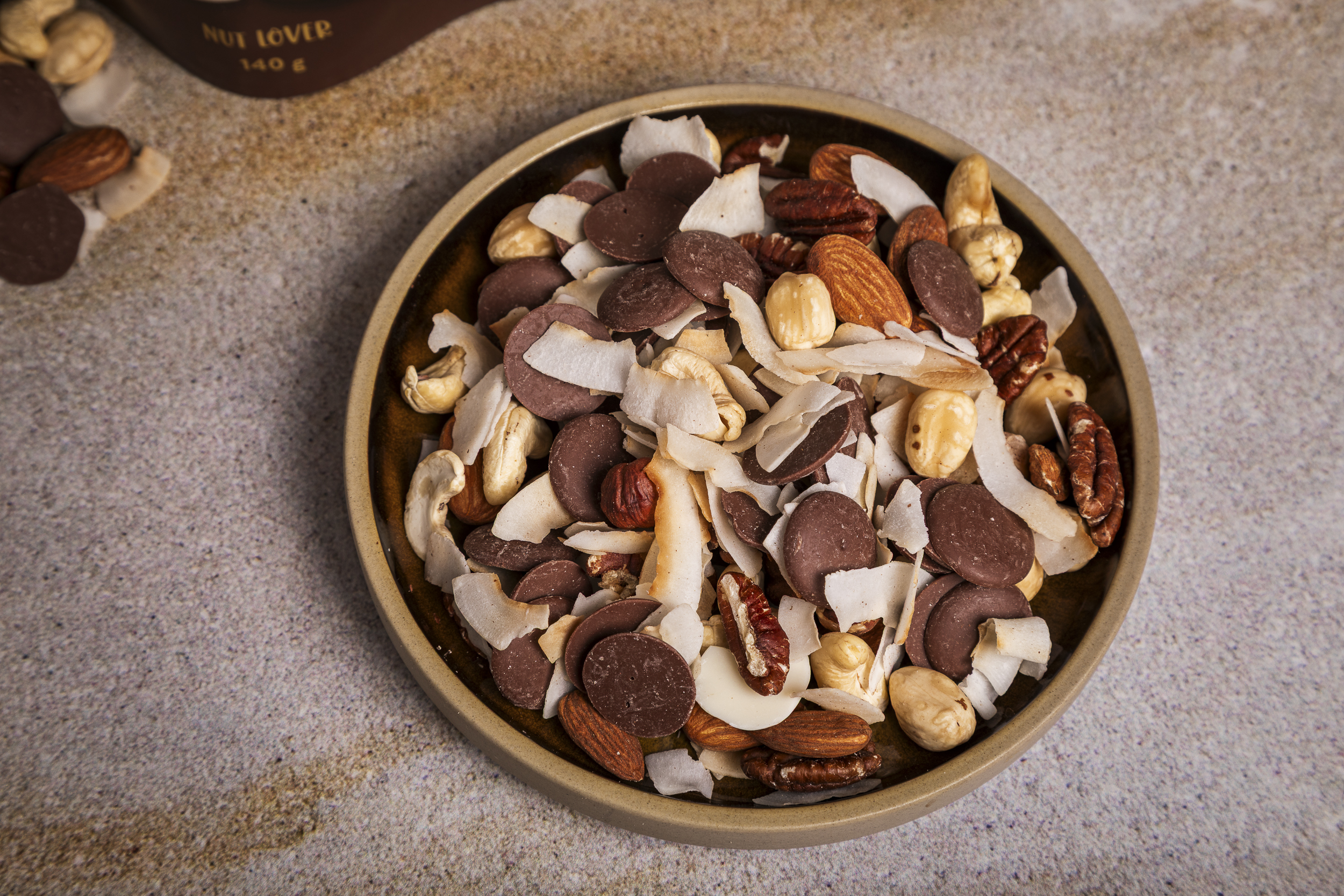 Dlaczego warto postawić na orzechy prażone zimą – pistacje, pekany i orzechy laskowe w Twojej diecie